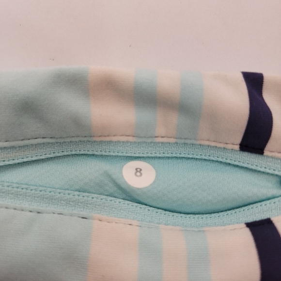 Lululemon Sz 8 Crop Leggings Side Pockets - Picture 6 of 6